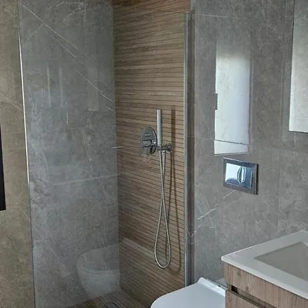 Luxe Benedenwoning Nula