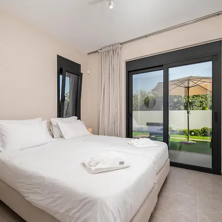 Luxe Benedenwoning Nula 코스 타운