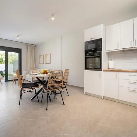 Luxe Benedenwoning Nula 아파트 코스 타운