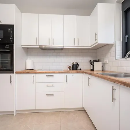 Luxe Benedenwoning Nula 코스 타운